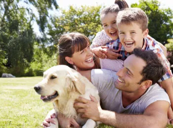 Glückliche Familie - Allergiefrei leben